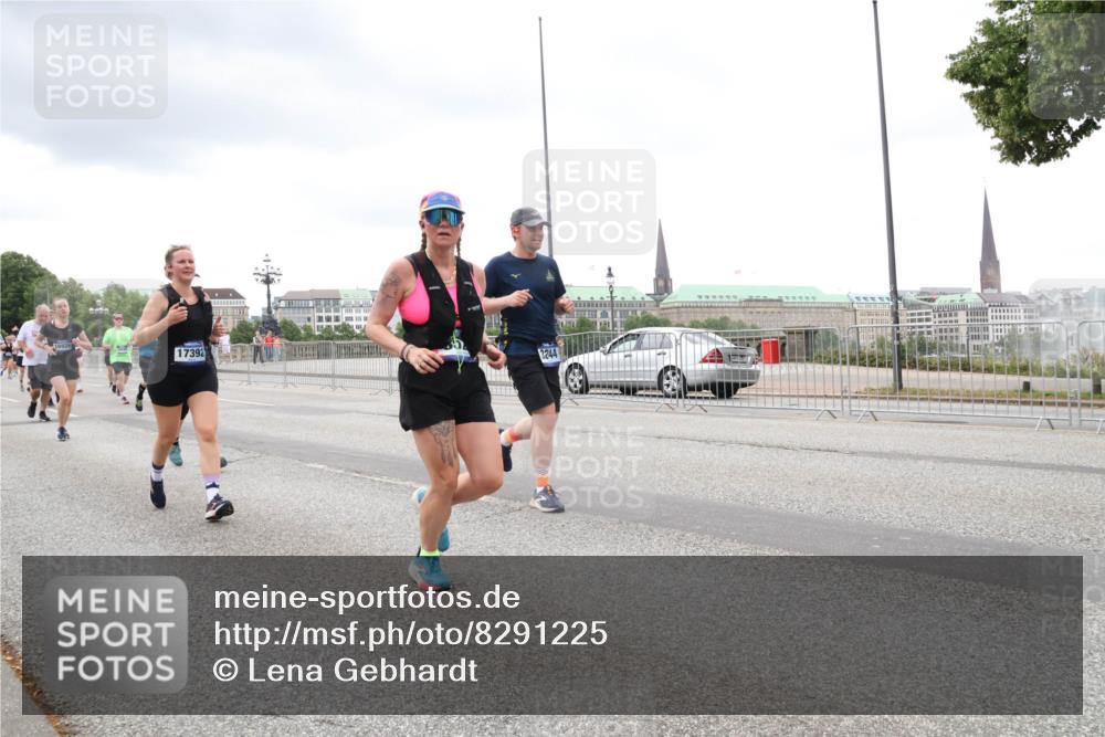 29.06.2025 - hella hamburg halbmarathon Lena Gebhardt http://msf.ph/oto/8291225 29.06.2025 10:55:48 Lombardsbrücke 16926, 17392, 3244, 1616, 1873, 1909, 1917, 2793, 3101, 3115, 3157, 3244, 3268, 3577, 4265, 4470, 4473, 4836, 4896, 5220, 5222, 5306, 5483, 5487, 5575, 5994, 6055, 6056, 6113, 6257, 6494, 6594, 7516, 7548, 7616, 7680, 7969, 8110, 8527, 8532, 8533, 8626, 8648, 9548, 9614, 9618, 9838, 9857, 9858, 9861, 9865, 9956, 10094, 10436, 10438, 10449, 10559, 10593, 10640, 10885, 11109, 11903, 11962, 11963, 12695, 12902, 14727, 16385 meine-sportfotos.de