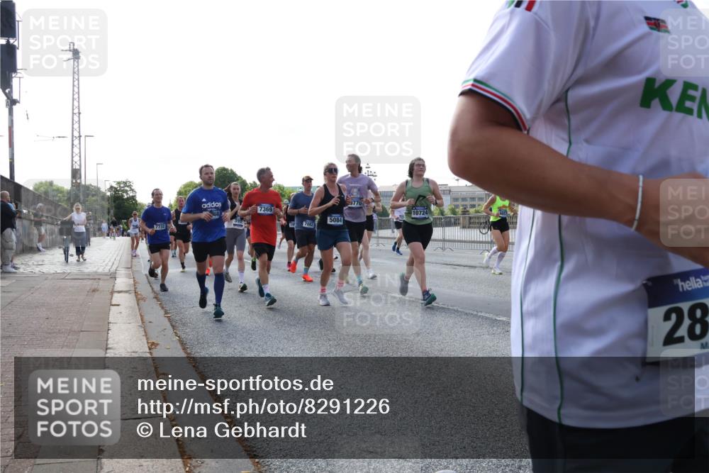 29.06.2025 - hella hamburg halbmarathon Lena Gebhardt http://msf.ph/oto/8291226 29.06.2025 09:58:47 Lombardsbrücke 7732, 7369, 5084, 19, 7082, 9770, 10724, 28, 1285, 1410, 1485, 1715, 1719, 1727, 1815, 1946, 1951, 1972, 2029, 2518, 2656, 2840, 2883, 2907, 3037, 3041, 3097, 3334, 3819, 3859, 3952, 4120, 4152, 4167, 5077, 5084, 5259, 5378, 5391, 5721, 5894, 6272, 6294, 6433, 6592, 6629, 6657, 6759, 6877, 6897, 7082, 7232, 7369, 7716, 7732, 7856, 8068, 8154, 8311, 8322, 8393, 8639, 8721, 8798, 8825, 9012, 9562, 9655, 9727, 9770, 10084, 10488 meine-sportfotos.de