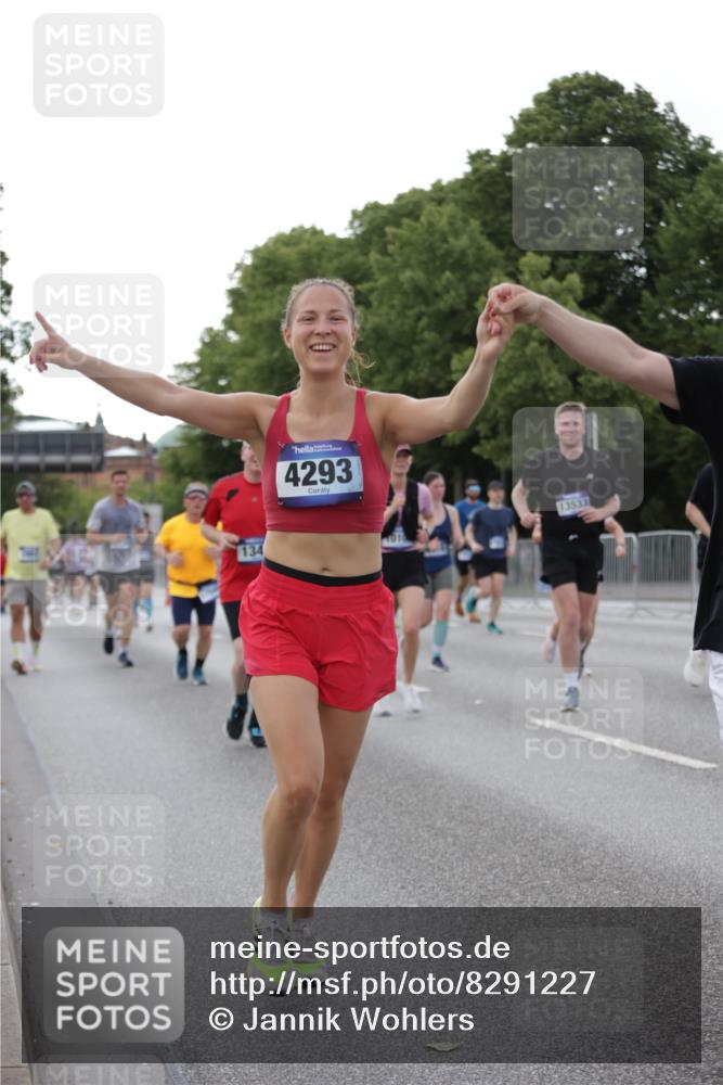 29.06.2025 - hella hamburg halbmarathon Jannik Wohlers http://msf.ph/oto/8291227 29.06.2025 10:04:17 Lombardsbrücke 1213, 1316, 1347, 1377, 2011, 2463, 2628, 2698, 2852, 3994, 4146, 4293, 4394, 4538, 5869, 6311, 8049, 10100, 10709, 10834, 11551, 12125, 12924, 13533, 13625, 15532, 16128, 16145, 16357, 16995, 17113, 17434, 17540, 17685, 17686, 17814, 18520 meine-sportfotos.de