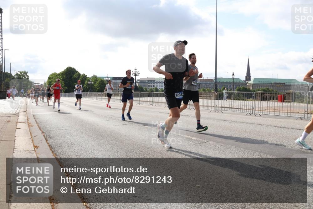 29.06.2025 - hella hamburg halbmarathon Lena Gebhardt http://msf.ph/oto/8291243 29.06.2025 09:46:25 Lombardsbrücke 1298, 112, 1344, 1889, 2243, 2460, 2525, 3809, 3843, 3955, 4463, 4477, 4812, 4944, 5042, 5048, 5152, 6169, 6495, 6683, 7055, 7186, 7534, 7628, 7845, 7901, 8062, 8312, 8784, 8864, 8956, 9345, 10298, 10453, 10865, 10929, 11199, 11230, 11282, 11304, 11661, 11833, 12189, 12447, 12681, 12987, 13252, 13617, 13961, 14276, 14293, 14310, 15115, 15391, 15689, 15902, 16065, 16140, 16243, 16507, 16580, 16811, 16931, 16957, 17213, 17768 meine-sportfotos.de