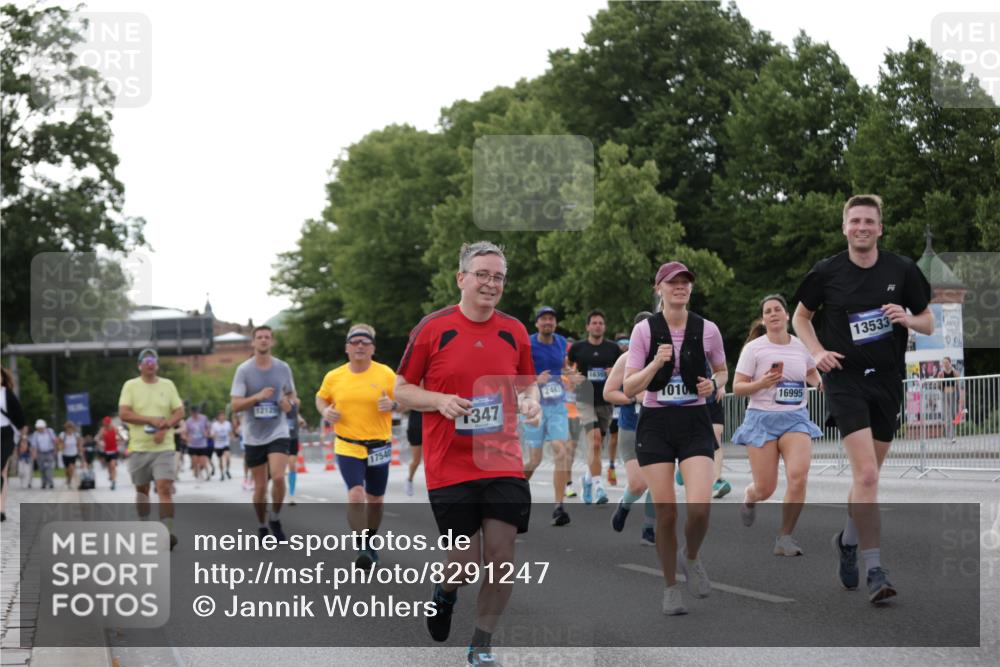 29.06.2025 - hella hamburg halbmarathon Jannik Wohlers http://msf.ph/oto/8291247 29.06.2025 10:04:18 Lombardsbrücke 1213, 1316, 1347, 2011, 2463, 2628, 2698, 2852, 3994, 4146, 4293, 4394, 4538, 5869, 6311, 8049, 10100, 10709, 10834, 11551, 12125, 12924, 13533, 13625, 15532, 16128, 16145, 16357, 16995, 17434, 17540, 17685, 17686, 17814, 18520 meine-sportfotos.de