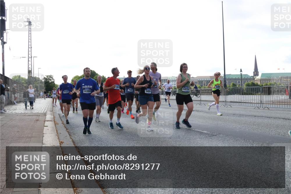 29.06.2025 - hella hamburg halbmarathon Lena Gebhardt http://msf.ph/oto/8291277 29.06.2025 09:58:47 Lombardsbrücke 7732, 14368, 369, 1951, 7082, 10724, 5084, 2, 1285, 1410, 1485, 1715, 1719, 1727, 1815, 1946, 1951, 1972, 2029, 2518, 2656, 2840, 2883, 2907, 3037, 3041, 3097, 3334, 3819, 3859, 3952, 4120, 4152, 4167, 5077, 5084, 5259, 5378, 5391, 5721, 5894, 6272, 6294, 6433, 6592, 6629, 6657, 6759, 6877, 6897, 7082, 7232, 7369, 7716, 7732, 7856, 8068, 8154, 8311, 8322, 8393, 8639, 8721, 8798, 8825, 9012, 9562, 9655, 9727, 9770, 10084, 10488 meine-sportfotos.de