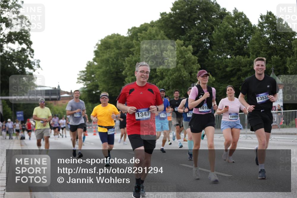 29.06.2025 - hella hamburg halbmarathon Jannik Wohlers http://msf.ph/oto/8291294 29.06.2025 10:04:19 Lombardsbrücke 1213, 1316, 1347, 1559, 2011, 2463, 2628, 2698, 3994, 4146, 4293, 4394, 4538, 4951, 5869, 6311, 8049, 10100, 10709, 10834, 11551, 12125, 12924, 13533, 13625, 15532, 16128, 16145, 16357, 16995, 17434, 17540, 17685, 17686, 17814, 18520 meine-sportfotos.de