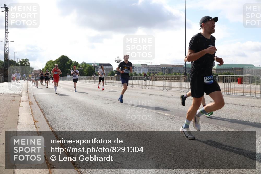 29.06.2025 - hella hamburg halbmarathon Lena Gebhardt http://msf.ph/oto/8291304 29.06.2025 09:46:25 Lombardsbrücke 16243, 1298, 1344, 1889, 2243, 2460, 2525, 3809, 3843, 3955, 4463, 4477, 4812, 4944, 5042, 5048, 5152, 6169, 6495, 6683, 7055, 7186, 7534, 7628, 7845, 7901, 8062, 8312, 8784, 8864, 8956, 9345, 10298, 10453, 10865, 10929, 11199, 11230, 11282, 11304, 11661, 11833, 12189, 12447, 12681, 12987, 13252, 13617, 13961, 14276, 14293, 14310, 15115, 15391, 15689, 15902, 16065, 16140, 16243, 16507, 16580, 16811, 16931, 16957, 17213, 17768 meine-sportfotos.de