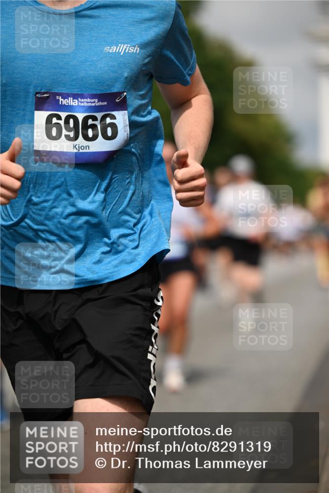 29.06.2025 - hella hamburg halbmarathon Dr. Thomas Lammeyer http://msf.ph/oto/8291319 29.06.2025 10:16:05 Kennedybrücke 1062, 1249, 1790, 1850, 1851, 2963, 2964, 3182, 3248, 3262, 3746, 3837, 4453, 4499, 5166, 5176, 6822, 6871, 6966, 7370, 7474, 8206, 8207, 9119, 9253, 9254, 9405 meine-sportfotos.de