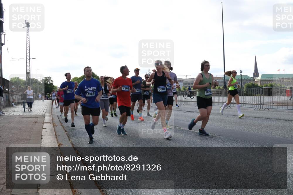 29.06.2025 - hella hamburg halbmarathon Lena Gebhardt http://msf.ph/oto/8291326 29.06.2025 09:58:47 Lombardsbrücke 7732, 7369, 7082, 14368, 2840, 3952, 1946, 5084, 770, 10724, 1285, 1410, 1485, 1715, 1719, 1727, 1815, 1946, 1951, 1972, 2029, 2518, 2656, 2840, 2883, 2907, 3037, 3041, 3097, 3334, 3819, 3859, 3952, 4120, 4152, 4167, 5077, 5084, 5259, 5378, 5391, 5721, 5894, 6272, 6294, 6433, 6592, 6629, 6657, 6759, 6877, 6897, 7082, 7232, 7369, 7716, 7732, 7856, 8068, 8154, 8311, 8322, 8393, 8639, 8721, 8798, 8825, 9012, 9562, 9655, 9727, 9770, 10084, 10488 meine-sportfotos.de