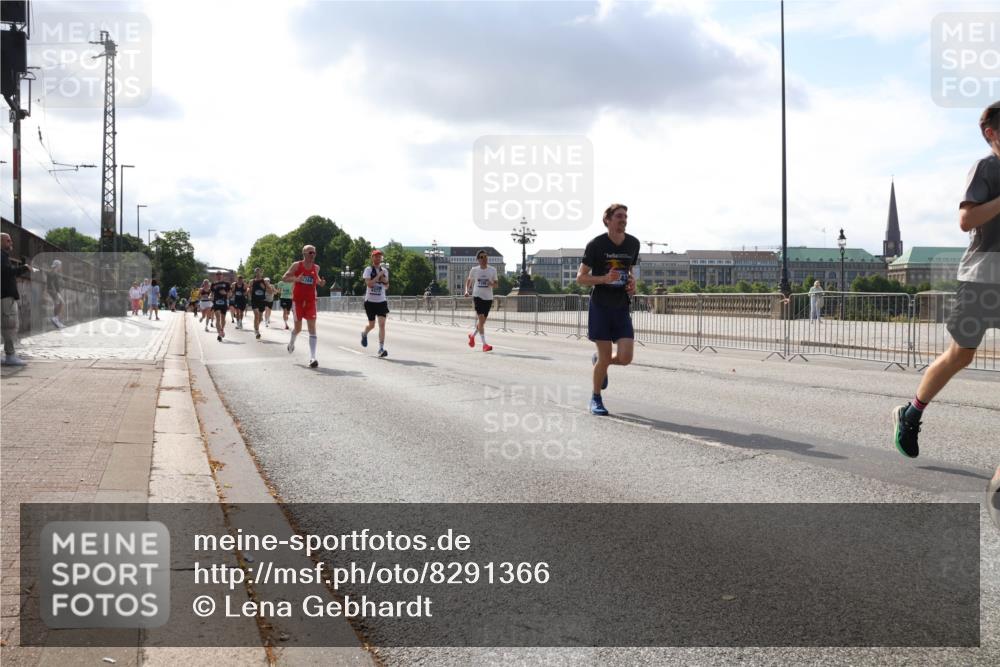 29.06.2025 - hella hamburg halbmarathon Lena Gebhardt http://msf.ph/oto/8291366 29.06.2025 09:46:26 Lombardsbrücke 1344, 1889, 2243, 2525, 3809, 3843, 3955, 4463, 4477, 4812, 4944, 5042, 5048, 5152, 6169, 6495, 6683, 7055, 7186, 7534, 7628, 7845, 7901, 8062, 8312, 8784, 8864, 8956, 9345, 10298, 10453, 10865, 10927, 10929, 11199, 11230, 11282, 11304, 11661, 11833, 12189, 12447, 12987, 13252, 13617, 13961, 14276, 14293, 14310, 15115, 15391, 15689, 15902, 16065, 16140, 16243, 16507, 16580, 16811, 16931, 16957, 17213, 17768 meine-sportfotos.de