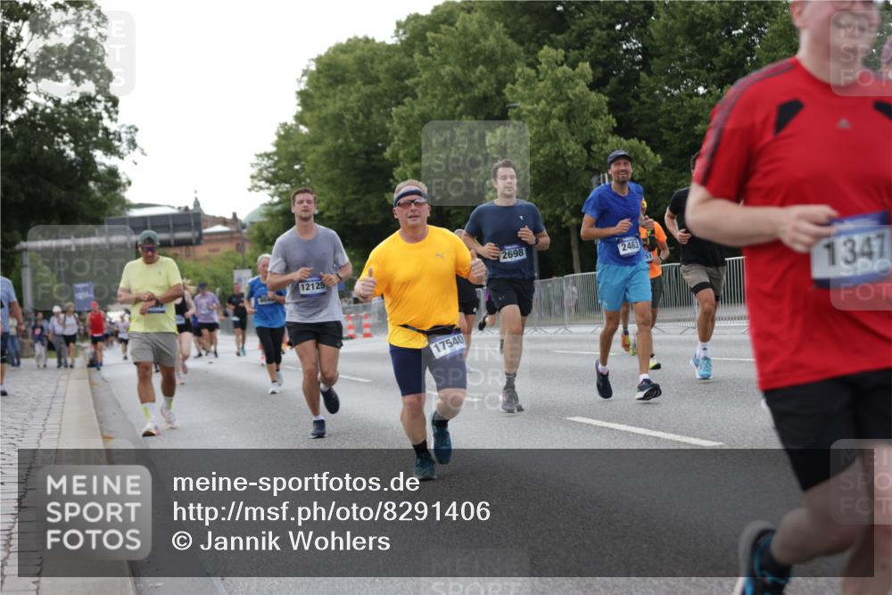 29.06.2025 - hella hamburg halbmarathon Jannik Wohlers http://msf.ph/oto/8291406 29.06.2025 10:04:20 Lombardsbrücke 1316, 1347, 1559, 2011, 2463, 2628, 2698, 3994, 4146, 4293, 4394, 4538, 4951, 5869, 6311, 8049, 10100, 10709, 10834, 11088, 11551, 12125, 12924, 13533, 15532, 16128, 16145, 16357, 16995, 17434, 17540, 17685, 17686, 17814, 18520 meine-sportfotos.de
