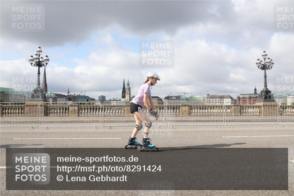 29.06.2025 - hella hamburg halbmarathon Lena Gebhardt http://msf.ph/oto/8291424 29.06.2025 09:05:49 Lombardsbrücke  meine-sportfotos.de