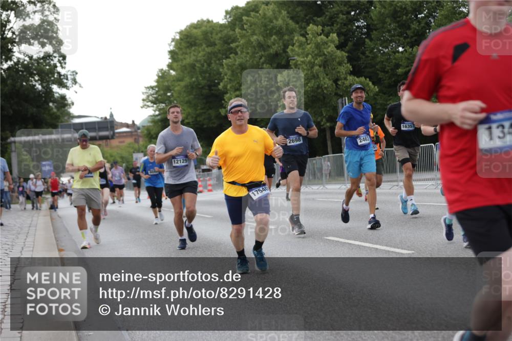 29.06.2025 - hella hamburg halbmarathon Jannik Wohlers http://msf.ph/oto/8291428 29.06.2025 10:04:20 Lombardsbrücke 1316, 1347, 1559, 2011, 2463, 2628, 2698, 3994, 4146, 4293, 4394, 4538, 4951, 5869, 6311, 8049, 10100, 10709, 10834, 11088, 11551, 12125, 12924, 13533, 15532, 16128, 16145, 16357, 16995, 17434, 17540, 17685, 17686, 17814, 18520 meine-sportfotos.de