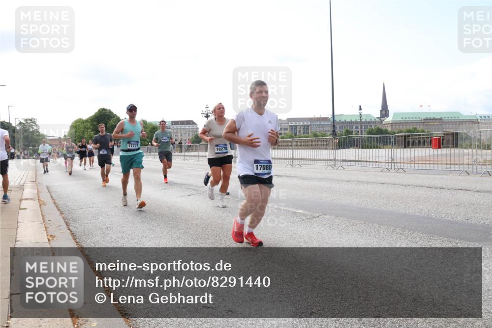 29.06.2025 - hella hamburg halbmarathon Lena Gebhardt http://msf.ph/oto/8291440 29.06.2025 10:11:52 Lombardsbrücke 1062, 1328, 1531, 1790, 1866, 1992, 3363, 4227, 5379, 5605, 7571, 8115, 8807, 8810, 9191, 9428, 10042, 10372, 10409, 10428, 11321, 11507, 11525, 11537, 11581, 11755, 11917, 12473, 13171, 13177, 13203, 13542, 13939, 13958, 14008, 14060, 14196, 14384, 15137, 15797, 15945, 16976, 17080, 17638, 17774, 17866, 18261, 18278, 18382, 18395, 18655 meine-sportfotos.de