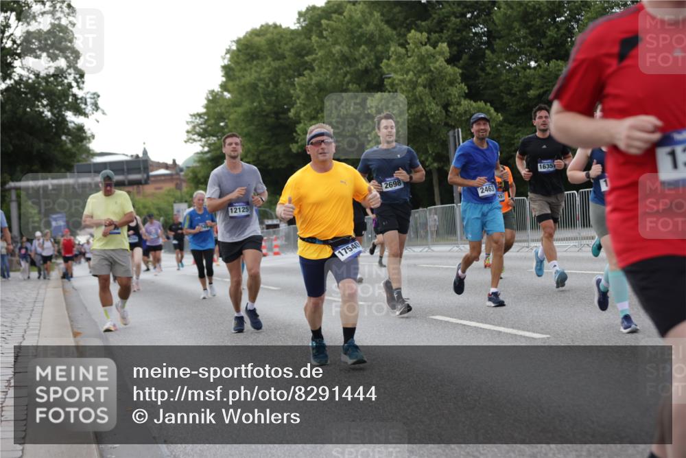 29.06.2025 - hella hamburg halbmarathon Jannik Wohlers http://msf.ph/oto/8291444 29.06.2025 10:04:20 Lombardsbrücke 1316, 1347, 1559, 2011, 2463, 2628, 2698, 3994, 4146, 4293, 4394, 4538, 4951, 5869, 6311, 8049, 10100, 10709, 10834, 11088, 11551, 12125, 12924, 13533, 15532, 16128, 16145, 16357, 16995, 17434, 17540, 17685, 17686, 17814, 18520 meine-sportfotos.de