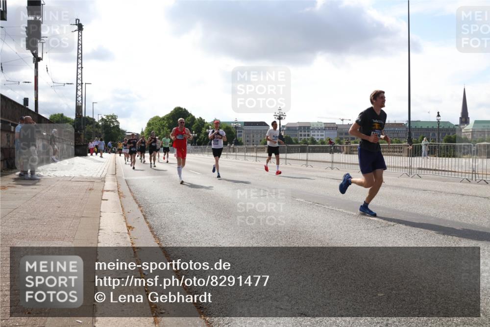 29.06.2025 - hella hamburg halbmarathon Lena Gebhardt http://msf.ph/oto/8291477 29.06.2025 09:46:26 Lombardsbrücke 1344, 1954, 1344, 1889, 2243, 2525, 3809, 3843, 3955, 4463, 4477, 4812, 4944, 5042, 5048, 5152, 6169, 6495, 6683, 7055, 7186, 7534, 7628, 7845, 7901, 8062, 8312, 8784, 8864, 8956, 9345, 10298, 10453, 10865, 10927, 10929, 11199, 11230, 11282, 11304, 11661, 11833, 12189, 12447, 12987, 13252, 13617, 13961, 14276, 14293, 14310, 15115, 15391, 15689, 15902, 16065, 16140, 16243, 16507, 16580, 16811, 16931, 16957, 17213, 17768 meine-sportfotos.de