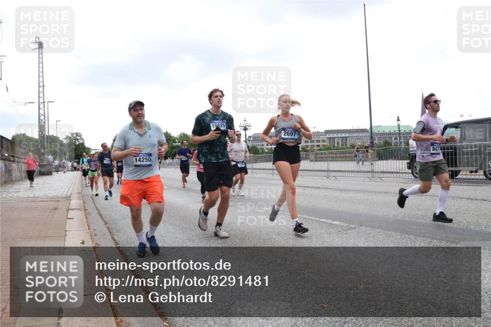 29.06.2025 - hella hamburg halbmarathon Lena Gebhardt http://msf.ph/oto/8291481 29.06.2025 10:46:42 Lombardsbrücke 1073, 1286, 1363, 1371, 1375, 1429, 1465, 1608, 1720, 1837, 1999, 2162, 2211, 2320, 2500, 2556, 2697, 2981, 3277, 3406, 3407, 3469, 3734, 3823, 4119, 4202, 4296, 4342, 4355, 4448, 4604, 5111, 5114, 5697, 5700, 5796, 5854, 5953, 6068, 6124, 6161, 6740, 7303, 7364, 7368, 7374, 7412, 7767, 7827, 7960, 8047, 8477, 8486, 8551, 8553, 8684, 8700, 9129, 9337, 9691, 10153, 10230, 11361, 12298, 12333, 12507, 12522, 13969, 14261, 15852, 16882, 16987 meine-sportfotos.de