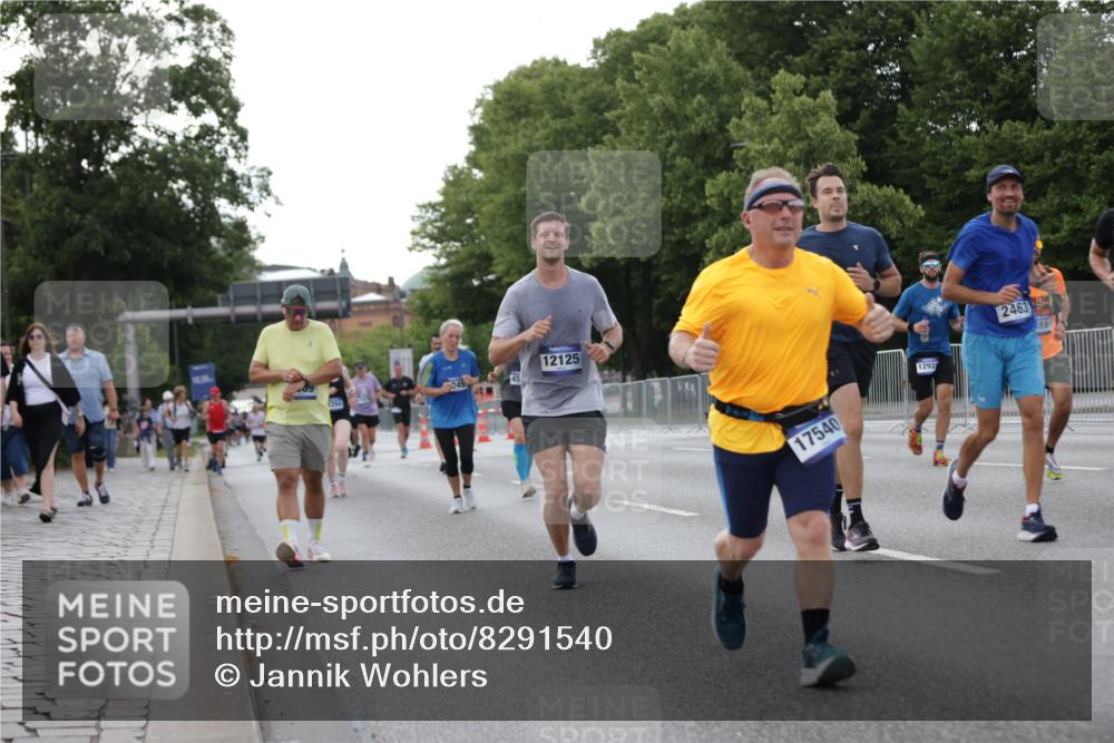 29.06.2025 - hella hamburg halbmarathon Jannik Wohlers http://msf.ph/oto/8291540 29.06.2025 10:04:21 Lombardsbrücke 1316, 1347, 1559, 2011, 2463, 2628, 2698, 4146, 4293, 4394, 4538, 4951, 5869, 6311, 8049, 10100, 10709, 10834, 11088, 11551, 12125, 12924, 13533, 15532, 16128, 16145, 16357, 16995, 17434, 17540, 17685, 17686, 17814, 18520 meine-sportfotos.de