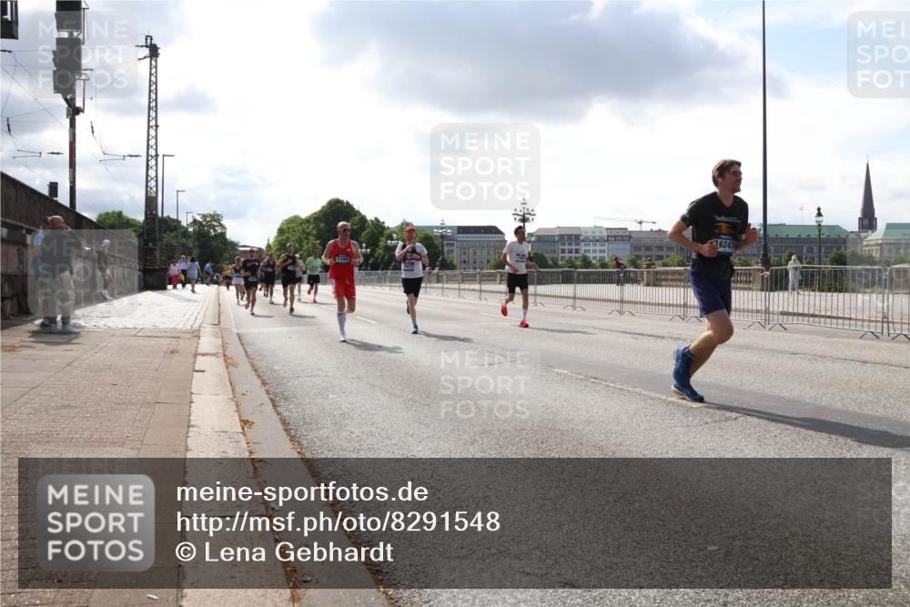 29.06.2025 - hella hamburg halbmarathon Lena Gebhardt http://msf.ph/oto/8291548 29.06.2025 09:46:26 Lombardsbrücke 1344, 16243, 1344, 1889, 2243, 2525, 3809, 3843, 3955, 4463, 4477, 4812, 4944, 5042, 5048, 5152, 6169, 6495, 6683, 7055, 7186, 7534, 7628, 7845, 7901, 8062, 8312, 8784, 8864, 8956, 9345, 10298, 10453, 10865, 10927, 10929, 11199, 11230, 11282, 11304, 11661, 11833, 12189, 12447, 12987, 13252, 13617, 13961, 14276, 14293, 14310, 15115, 15391, 15689, 15902, 16065, 16140, 16243, 16507, 16580, 16811, 16931, 16957, 17213, 17768 meine-sportfotos.de