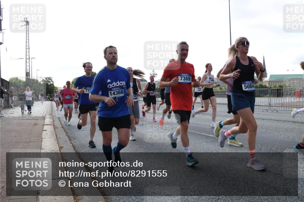 29.06.2025 - hella hamburg halbmarathon Lena Gebhardt http://msf.ph/oto/8291555 29.06.2025 09:58:48 Lombardsbrücke 4120, 773, 14368, 52, 951, 7369, 143, 5084, 1285, 1410, 1485, 1715, 1719, 1727, 1946, 1951, 1972, 2029, 2518, 2656, 2840, 2883, 2907, 3037, 3041, 3097, 3334, 3819, 3859, 3952, 4120, 4152, 4167, 5077, 5084, 5259, 5378, 5391, 5721, 5894, 6272, 6294, 6433, 6592, 6629, 6657, 6759, 6877, 7082, 7232, 7369, 7716, 7732, 8068, 8154, 8311, 8322, 8393, 8639, 8721, 8798, 8825, 9655, 9727, 9770, 10084, 10488 meine-sportfotos.de