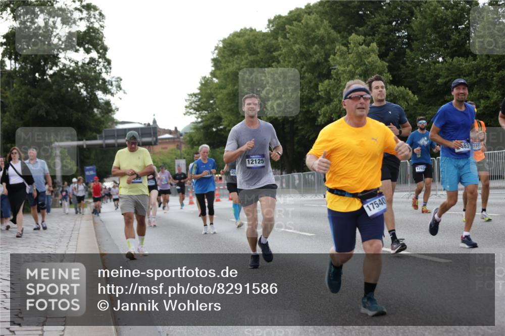 29.06.2025 - hella hamburg halbmarathon Jannik Wohlers http://msf.ph/oto/8291586 29.06.2025 10:04:21 Lombardsbrücke 1316, 1347, 1559, 2011, 2463, 2628, 2698, 4146, 4293, 4394, 4538, 4951, 5869, 6311, 8049, 10100, 10709, 10834, 11088, 11551, 12125, 12924, 13533, 15532, 16128, 16145, 16357, 16995, 17434, 17540, 17685, 17686, 17814, 18520 meine-sportfotos.de