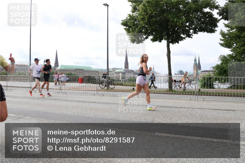 29.06.2025 - hella hamburg halbmarathon Lena Gebhardt http://msf.ph/oto/8291587 29.06.2025 10:21:17 Lombardsbrücke 1028, 1072, 1266, 1401, 1658, 2271, 2383, 2635, 2815, 2923, 2945, 2956, 2986, 3122, 3161, 3453, 3770, 3813, 3817, 3825, 3826, 4082, 4350, 4697, 4786, 5041, 5061, 5373, 5395, 5412, 5493, 5767, 6103, 6275, 6308, 6844, 7228, 7375, 7522, 7553, 7608, 7781, 8095, 8113, 8286, 8724, 8726, 8844, 9005, 9011, 9100, 9108, 9236, 9483, 9499, 9501, 9532, 9624, 9981, 10374, 10585, 10602, 10874, 11145, 11698, 12175, 12694, 12844, 13057, 13508 meine-sportfotos.de