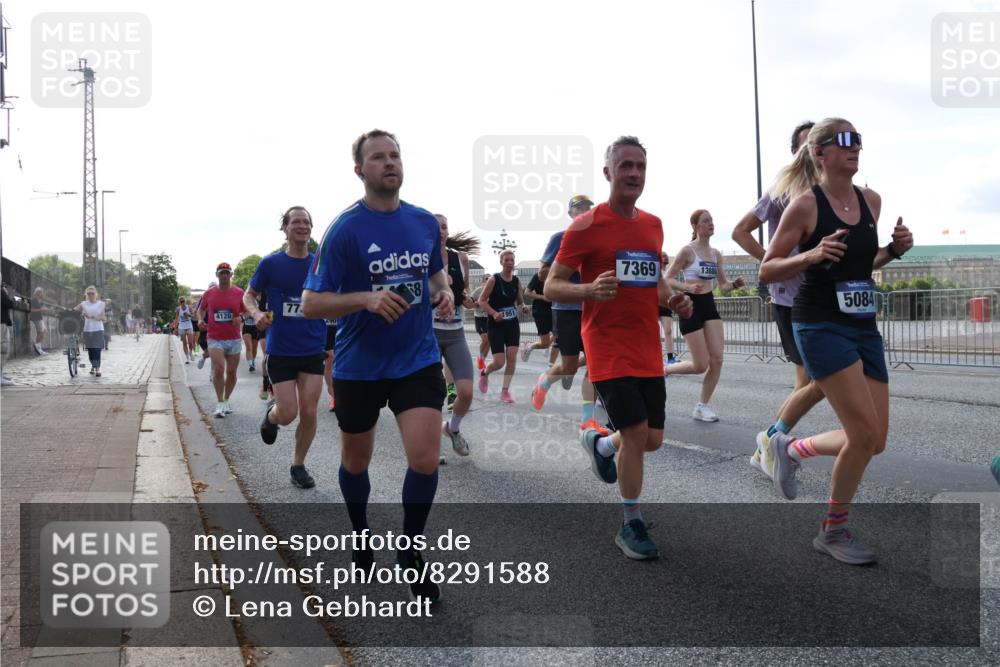 29.06.2025 - hella hamburg halbmarathon Lena Gebhardt http://msf.ph/oto/8291588 29.06.2025 09:58:48 Lombardsbrücke 4120, 77, 290, 7369, 1388, 5084, 1285, 1410, 1485, 1715, 1719, 1727, 1946, 1951, 1972, 2029, 2518, 2656, 2840, 2883, 2907, 3037, 3041, 3097, 3334, 3819, 3859, 3952, 4120, 4152, 4167, 5077, 5084, 5259, 5378, 5391, 5721, 5894, 6272, 6294, 6433, 6592, 6629, 6657, 6759, 6877, 7082, 7232, 7369, 7716, 7732, 8068, 8154, 8311, 8322, 8393, 8639, 8721, 8798, 8825, 9655, 9727, 9770, 10084, 10488 meine-sportfotos.de