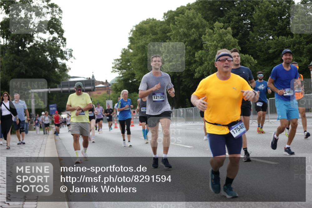 29.06.2025 - hella hamburg halbmarathon Jannik Wohlers http://msf.ph/oto/8291594 29.06.2025 10:04:21 Lombardsbrücke 1316, 1347, 1559, 2011, 2463, 2628, 2698, 4146, 4293, 4394, 4538, 4951, 5869, 6311, 8049, 10100, 10709, 10834, 11088, 11551, 12125, 12924, 13533, 15532, 16128, 16145, 16357, 16995, 17434, 17540, 17685, 17686, 17814, 18520 meine-sportfotos.de