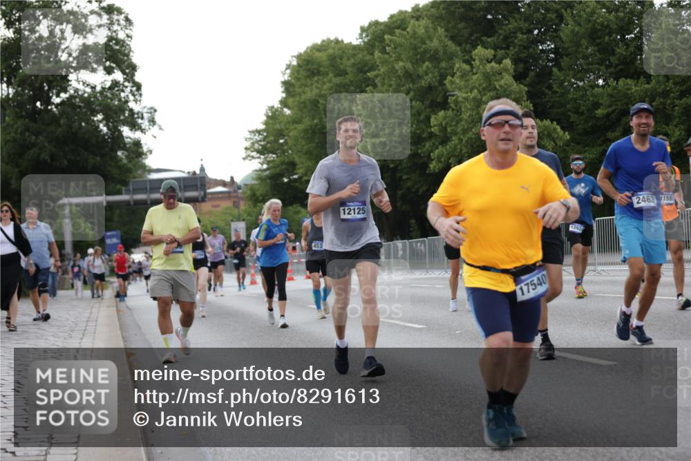 29.06.2025 - hella hamburg halbmarathon Jannik Wohlers http://msf.ph/oto/8291613 29.06.2025 10:04:21 Lombardsbrücke 1316, 1347, 1559, 2011, 2463, 2628, 2698, 4146, 4293, 4394, 4538, 4951, 5869, 6311, 8049, 10100, 10709, 10834, 11088, 11551, 12125, 12924, 13533, 15532, 16128, 16145, 16357, 16995, 17434, 17540, 17685, 17686, 17814, 18520 meine-sportfotos.de