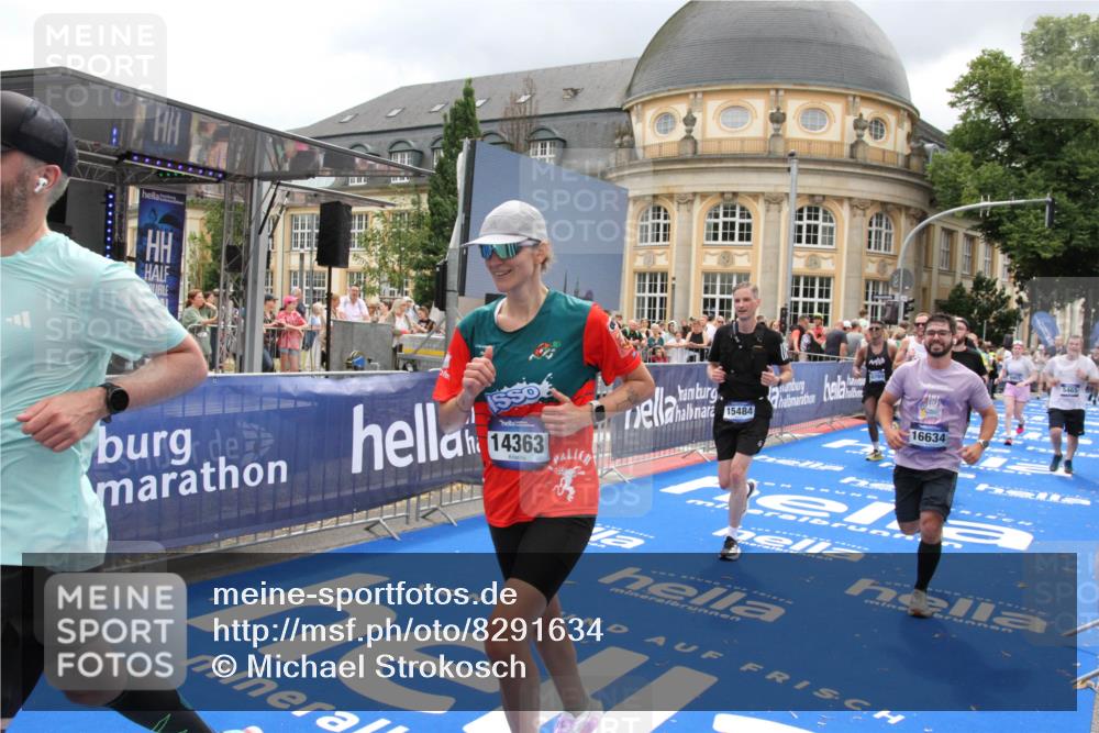 29.06.2025 - hella hamburg halbmarathon Michael Strokosch http://msf.ph/oto/8291634 29.06.2025 10:56:18 Ziel 1193, 5465, 7547, 8639, 9903, 9907, 10789, 12348, 14363, 15484, 16113, 16634, 17468, 18741, 19152 meine-sportfotos.de