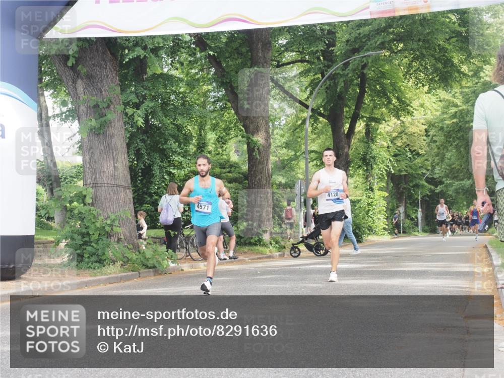 29.06.2025 - hella hamburg halbmarathon KatJ http://msf.ph/oto/8291636 29.06.2025 10:13:03 Zwischen KM18-KM19 4571 meine-sportfotos.de