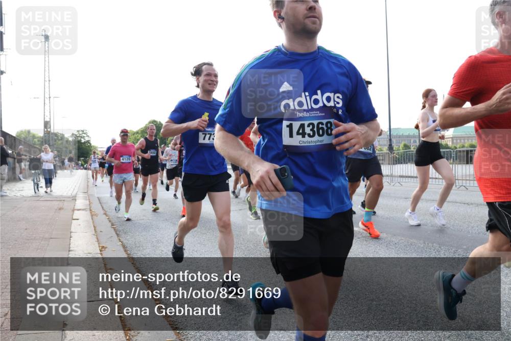 29.06.2025 - hella hamburg halbmarathon Lena Gebhardt http://msf.ph/oto/8291669 29.06.2025 09:58:49 Lombardsbrücke 4120, 1806, 13397, 773, 14368, 02, 1285, 1410, 1485, 1715, 1719, 1727, 1946, 1951, 1972, 2029, 2518, 2656, 2840, 2883, 2907, 3037, 3041, 3097, 3334, 3819, 3859, 3952, 4120, 4152, 4167, 5077, 5084, 5259, 5378, 5391, 5721, 5894, 6294, 6399, 6433, 6592, 6629, 6657, 6759, 6877, 7082, 7232, 7369, 7716, 7732, 8068, 8311, 8322, 8393, 8639, 8721, 8798, 8825, 9655, 9727, 9770, 10084, 10488 meine-sportfotos.de