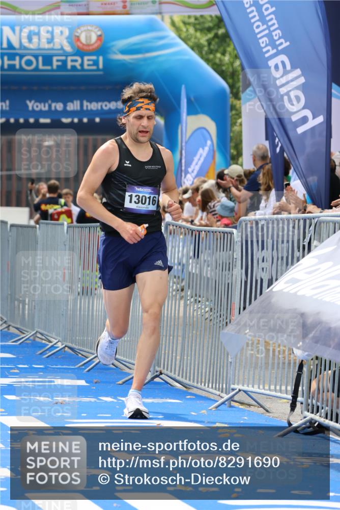 29.06.2025 - hella hamburg halbmarathon Strokosch-Dieckow http://msf.ph/oto/8291690 29.06.2025 10:19:18 Ziel 2659, 13016 meine-sportfotos.de