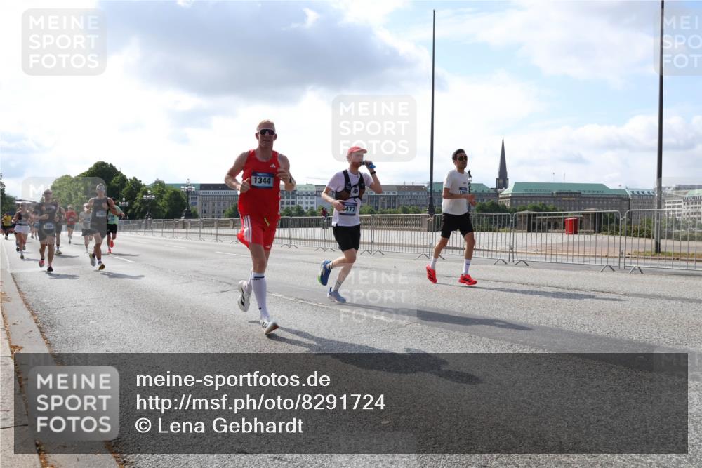 29.06.2025 - hella hamburg halbmarathon Lena Gebhardt http://msf.ph/oto/8291724 29.06.2025 09:46:28 Lombardsbrücke 1889, 15902, 1344, 477, 1344, 1889, 2243, 2525, 3809, 3843, 3955, 4463, 4477, 4812, 4944, 5042, 5048, 5152, 6169, 6495, 6683, 7055, 7186, 7534, 7628, 7845, 7901, 8312, 8784, 8864, 8956, 9345, 10298, 10453, 10865, 10927, 10929, 11199, 11230, 11282, 11304, 11661, 11833, 12189, 12447, 12987, 13252, 13617, 13961, 14276, 14293, 14310, 15115, 15391, 15689, 15902, 16065, 16140, 16243, 16507, 16580, 16811, 16931, 16957, 17213, 17768 meine-sportfotos.de