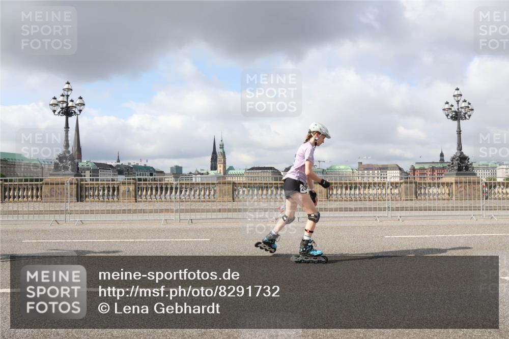 29.06.2025 - hella hamburg halbmarathon Lena Gebhardt http://msf.ph/oto/8291732 29.06.2025 09:05:49 Lombardsbrücke  meine-sportfotos.de