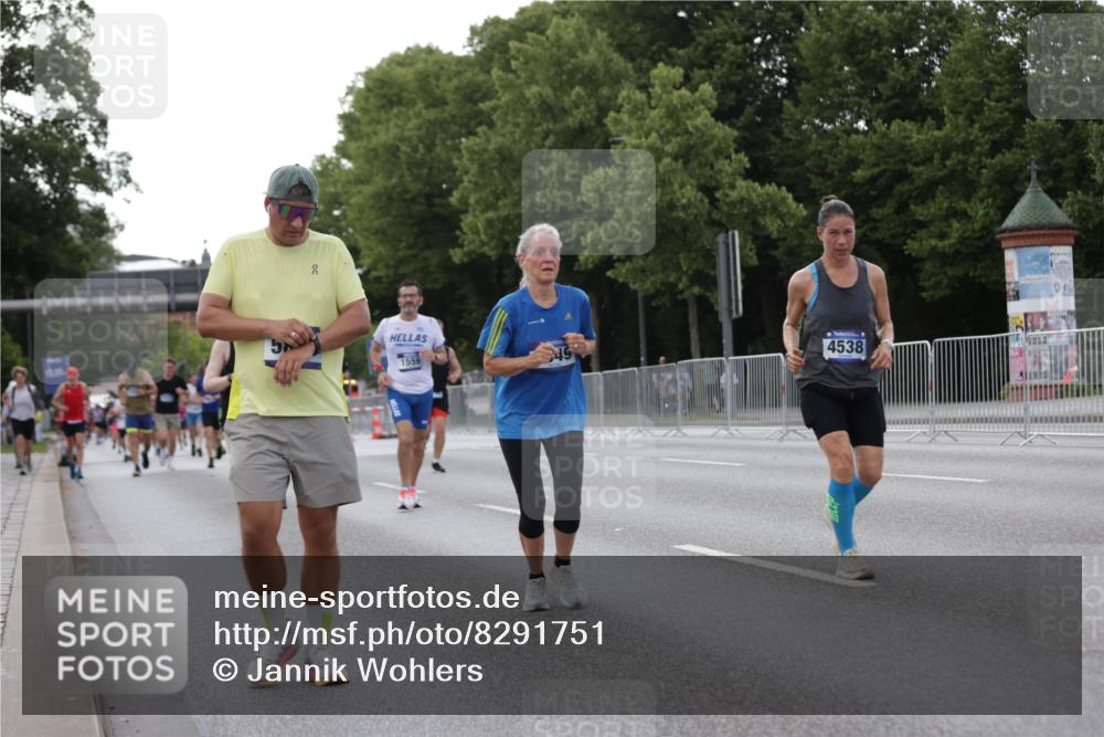 29.06.2025 - hella hamburg halbmarathon Jannik Wohlers http://msf.ph/oto/8291751 29.06.2025 10:04:24 Lombardsbrücke 1126, 1316, 1347, 1559, 2463, 2628, 2698, 4293, 4394, 4538, 4951, 5869, 6311, 8049, 9019, 10100, 10709, 10834, 11088, 11551, 12125, 12924, 13242, 13533, 15532, 16134, 16357, 16579, 16995, 17434, 17540, 17685, 17686, 17814, 18520, 18556 meine-sportfotos.de