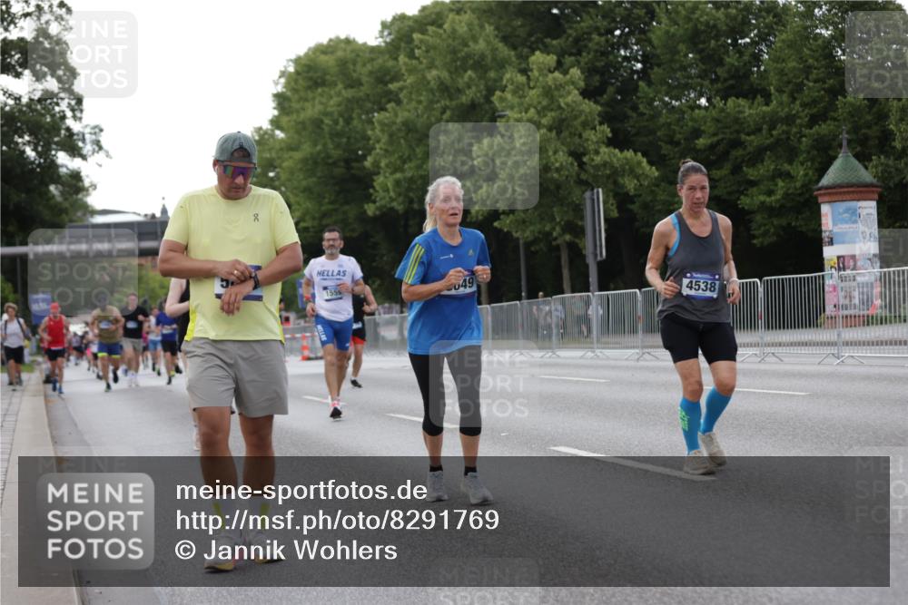 29.06.2025 - hella hamburg halbmarathon Jannik Wohlers http://msf.ph/oto/8291769 29.06.2025 10:04:24 Lombardsbrücke 1126, 1316, 1347, 1559, 2463, 2628, 2698, 4293, 4394, 4538, 4951, 5869, 6311, 8049, 9019, 10100, 10709, 10834, 11088, 11551, 12125, 12924, 13242, 13533, 15532, 16134, 16357, 16579, 16995, 17434, 17540, 17685, 17686, 17814, 18520, 18556 meine-sportfotos.de
