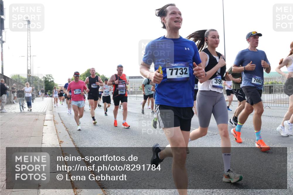 29.06.2025 - hella hamburg halbmarathon Lena Gebhardt http://msf.ph/oto/8291784 29.06.2025 09:58:49 Lombardsbrücke 4120, 18063, 7732, 13397, 2907, 195, 39, 7082, 1285, 1410, 1485, 1715, 1719, 1727, 1946, 1951, 1972, 2029, 2518, 2656, 2840, 2883, 2907, 3037, 3041, 3097, 3334, 3819, 3859, 3952, 4120, 4152, 4167, 5077, 5084, 5259, 5378, 5391, 5721, 5894, 6294, 6399, 6433, 6592, 6629, 6657, 6759, 6877, 7082, 7232, 7369, 7716, 7732, 8068, 8311, 8322, 8393, 8639, 8721, 8798, 8825, 9655, 9727, 9770, 10084, 10488 meine-sportfotos.de