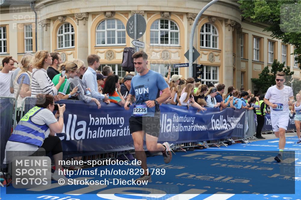 29.06.2025 - hella hamburg halbmarathon Strokosch-Dieckow http://msf.ph/oto/8291789 29.06.2025 10:50:13 Ziel 1119, 1507, 3296, 3562, 4933, 7176, 7930, 7932, 8313, 8921, 10371, 11607, 12203, 12235, 12949, 13282, 13609, 13690, 14034, 14257, 15620, 16000, 16242, 18228, 18499, 18657, 18658, 18811, 19040 meine-sportfotos.de
