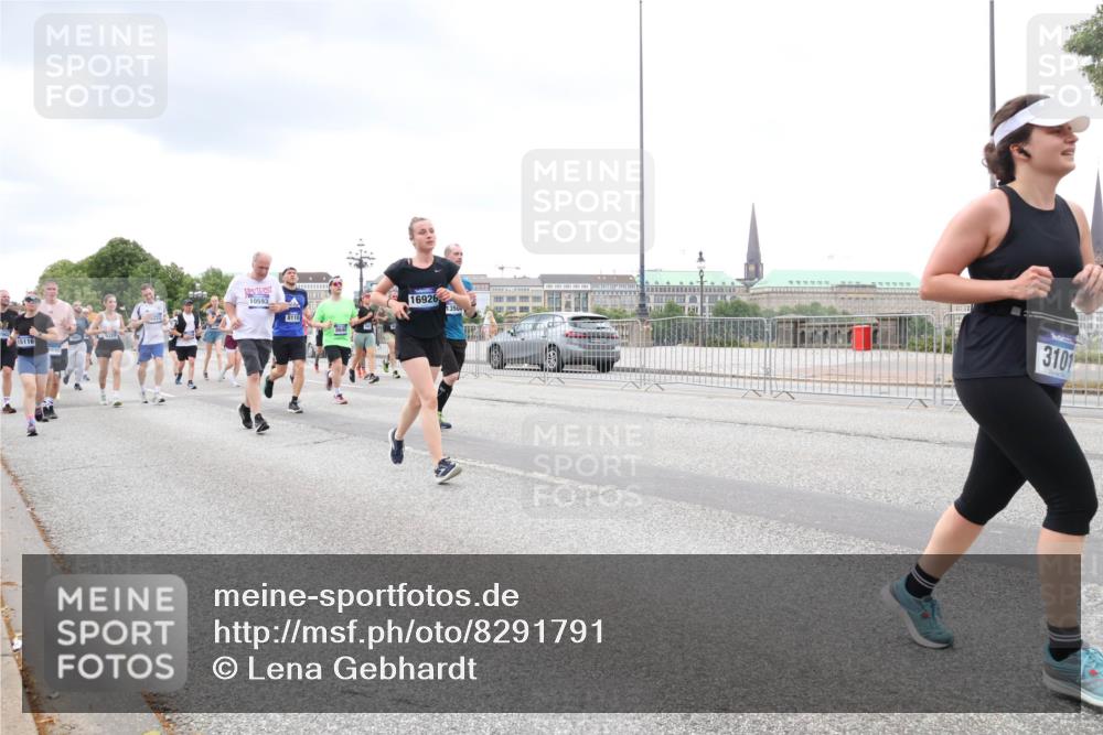 29.06.2025 - hella hamburg halbmarathon Lena Gebhardt http://msf.ph/oto/8291791 29.06.2025 10:55:51 Lombardsbrücke 15116, 10593, 8110, 16926, 1350, 3101, 1616, 1873, 1909, 1917, 2793, 3101, 3244, 3268, 4265, 4354, 4470, 4473, 4836, 4896, 5220, 5222, 5306, 5487, 5575, 5994, 6055, 6056, 6113, 6257, 6494, 6594, 7516, 7548, 7616, 7680, 7969, 8005, 8110, 8305, 8527, 8532, 8533, 8626, 8648, 9548, 9614, 9618, 9838, 9857, 9858, 9861, 9865, 9956, 10094, 10436, 10438, 10449, 10559, 10593, 10640, 10885, 11109, 11903, 11962, 11963, 12695, 12902, 14727 meine-sportfotos.de