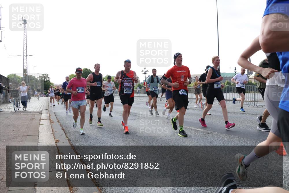 29.06.2025 - hella hamburg halbmarathon Lena Gebhardt http://msf.ph/oto/8291852 29.06.2025 09:58:49 Lombardsbrücke 4120, 8063, 13397, 2907, 1951, 1285, 1410, 1485, 1715, 1719, 1727, 1946, 1951, 1972, 2029, 2518, 2656, 2840, 2883, 2907, 3037, 3041, 3097, 3334, 3819, 3859, 3952, 4120, 4152, 4167, 5077, 5084, 5259, 5378, 5391, 5721, 5894, 6294, 6399, 6433, 6592, 6629, 6657, 6759, 6877, 7082, 7232, 7369, 7716, 7732, 8068, 8311, 8322, 8393, 8639, 8721, 8798, 8825, 9655, 9727, 9770, 10084, 10488 meine-sportfotos.de