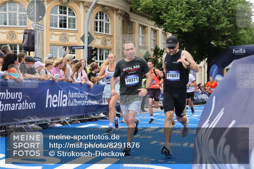 29.06.2025 - hella hamburg halbmarathon Strokosch-Dieckow http://msf.ph/oto/8291876 29.06.2025 10:50:15 Ziel 1119, 3296, 4247, 4933, 7176, 7930, 7932, 8899, 8921, 10371, 11607, 12235, 12949, 13609, 13690, 14034, 15620, 16000, 16242, 18499, 18811, 19040 meine-sportfotos.de