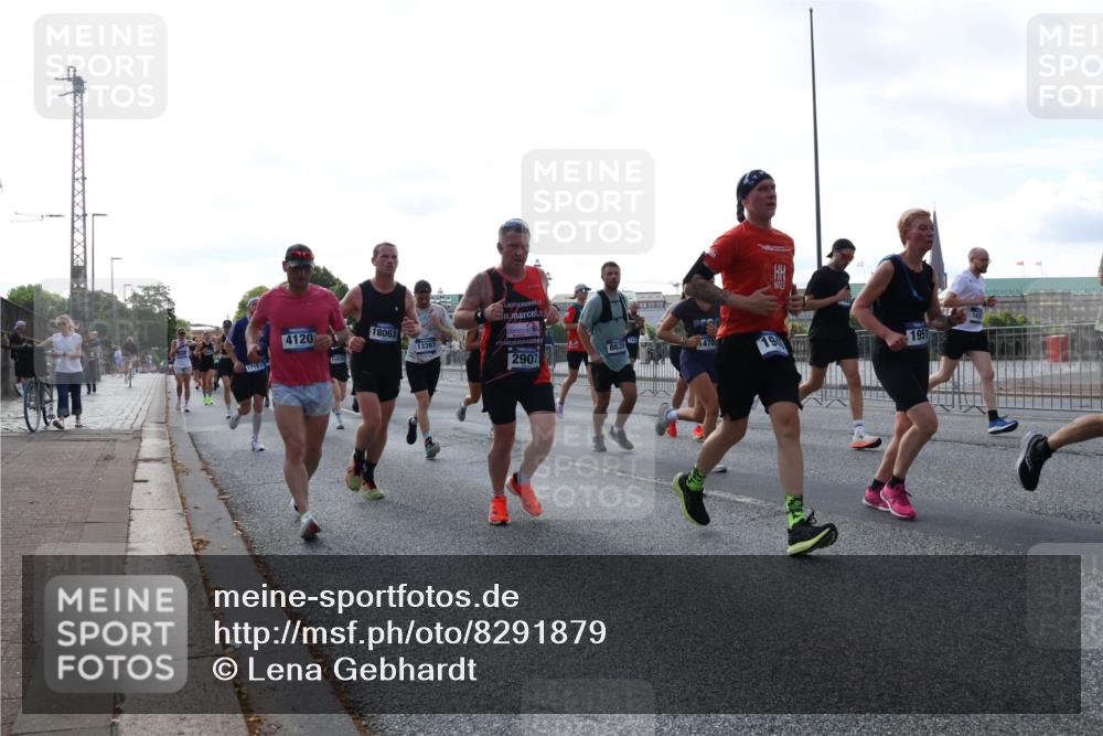 29.06.2025 - hella hamburg halbmarathon Lena Gebhardt http://msf.ph/oto/8291879 29.06.2025 09:58:50 Lombardsbrücke 4120, 18063, 17181, 13397, 2901, 1951, 1470, 1285, 1410, 1485, 1715, 1719, 1727, 1946, 1951, 1972, 2029, 2518, 2656, 2840, 2883, 2907, 3037, 3041, 3097, 3334, 3819, 3859, 3952, 4120, 4152, 4167, 5077, 5084, 5259, 5378, 5391, 5721, 5894, 6294, 6399, 6433, 6592, 6629, 6657, 6759, 6877, 7082, 7232, 7369, 7716, 7732, 8068, 8311, 8322, 8393, 8639, 8721, 8798, 8825, 9655, 9727, 9770, 9884, 10488 meine-sportfotos.de
