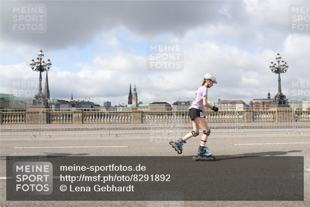 29.06.2025 - hella hamburg halbmarathon Lena Gebhardt http://msf.ph/oto/8291892 29.06.2025 09:05:49 Lombardsbrücke  meine-sportfotos.de