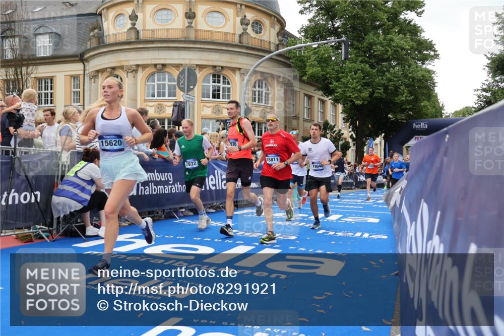 29.06.2025 - hella hamburg halbmarathon Strokosch-Dieckow http://msf.ph/oto/8291921 29.06.2025 10:50:16 Ziel 1119, 3296, 4247, 4933, 7176, 7930, 7932, 8899, 8921, 10371, 11607, 12035, 12235, 12949, 13609, 13690, 14034, 15620, 16000, 16242, 18499, 18811, 19040 meine-sportfotos.de