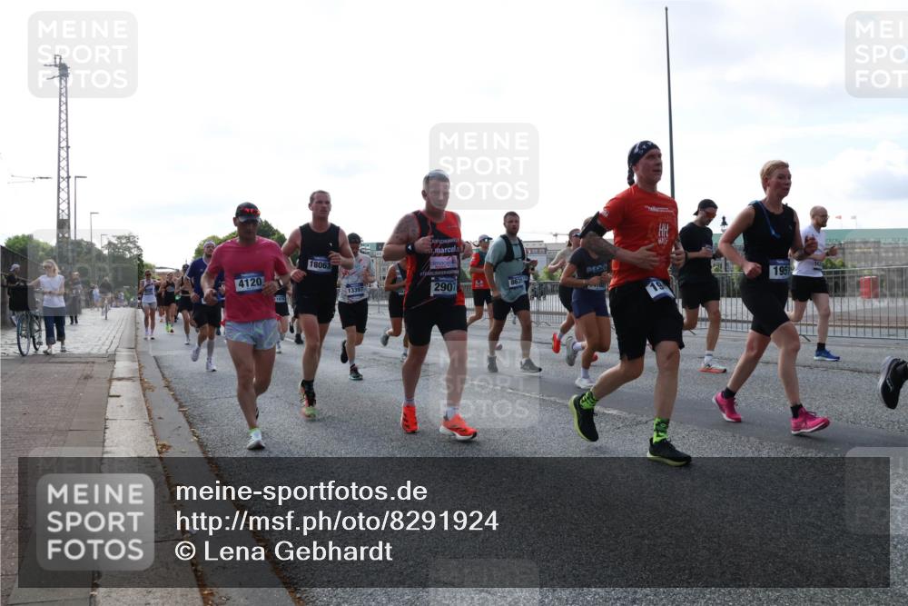 29.06.2025 - hella hamburg halbmarathon Lena Gebhardt http://msf.ph/oto/8291924 29.06.2025 09:58:50 Lombardsbrücke 4120, 1970, 18063, 13397, 2901, 8639, 1951, 1285, 1410, 1485, 1715, 1719, 1727, 1946, 1951, 1972, 2029, 2518, 2656, 2840, 2883, 2907, 3037, 3041, 3097, 3334, 3819, 3859, 3952, 4120, 4152, 4167, 5077, 5084, 5259, 5378, 5391, 5721, 5894, 6294, 6399, 6433, 6592, 6629, 6657, 6759, 6877, 7082, 7232, 7369, 7716, 7732, 8068, 8311, 8322, 8393, 8639, 8721, 8798, 8825, 9655, 9727, 9770, 9884, 10488 meine-sportfotos.de