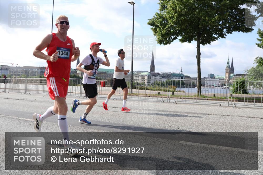 29.06.2025 - hella hamburg halbmarathon Lena Gebhardt http://msf.ph/oto/8291927 29.06.2025 09:46:29 Lombardsbrücke 1344, 1344, 1889, 2243, 2525, 3809, 3843, 3955, 4477, 4812, 4944, 5042, 5048, 5152, 6169, 6495, 6683, 7055, 7534, 7628, 7845, 7901, 8312, 8784, 8864, 8956, 9345, 10298, 10453, 10865, 10927, 10929, 11199, 11230, 11282, 11304, 11661, 11833, 12447, 12987, 13252, 13617, 13961, 14276, 14293, 14310, 15115, 15391, 15689, 15902, 16065, 16140, 16243, 16507, 16580, 16811, 16931, 16957, 17213, 17768 meine-sportfotos.de