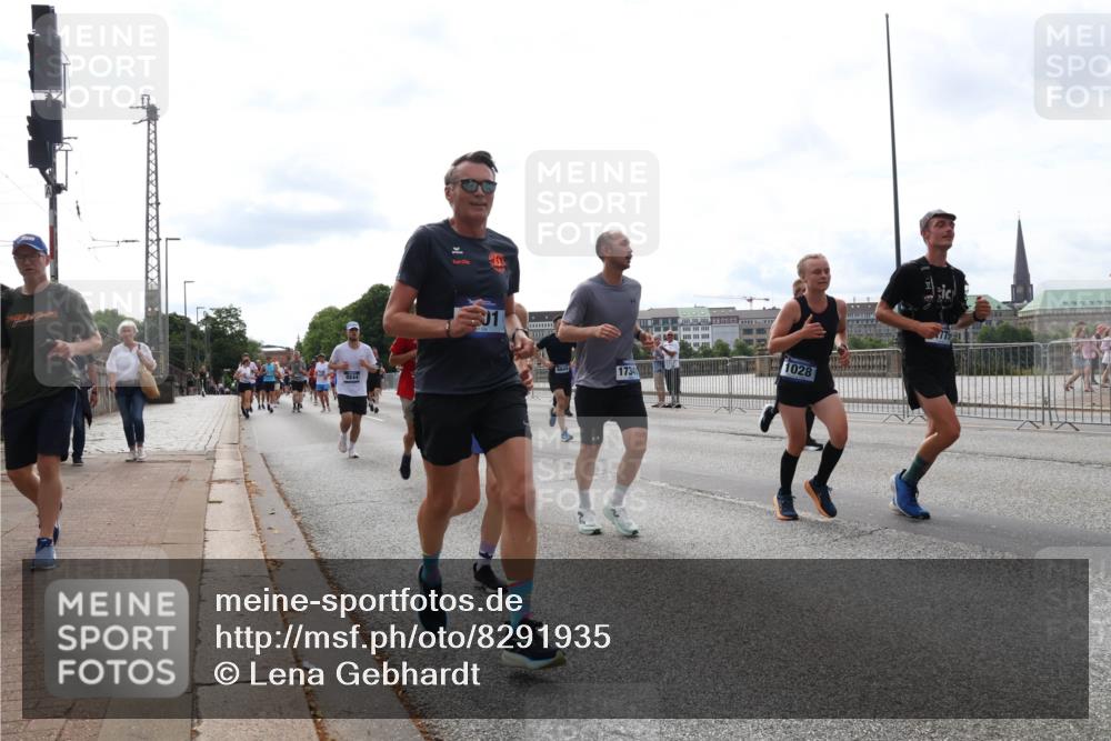 29.06.2025 - hella hamburg halbmarathon Lena Gebhardt http://msf.ph/oto/8291935 29.06.2025 10:21:18 Lombardsbrücke 8844, 6844, 1734, 1028, 1028, 1072, 1266, 1401, 1658, 2271, 2383, 2635, 2815, 2923, 2945, 2956, 2986, 3122, 3161, 3453, 3770, 3813, 3817, 3825, 3826, 4082, 4350, 4697, 4786, 5041, 5061, 5373, 5395, 5412, 5493, 5767, 6103, 6275, 6308, 6844, 7228, 7375, 7522, 7553, 7608, 7781, 8095, 8113, 8286, 8724, 8726, 8844, 9005, 9011, 9100, 9108, 9236, 9483, 9499, 9501, 9532, 9624, 9981, 10374, 10585, 10602, 10874, 11145, 11698, 12175, 12694, 12844, 13057, 13508 meine-sportfotos.de