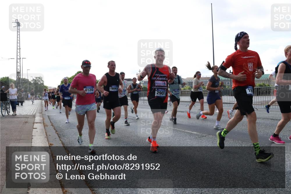 29.06.2025 - hella hamburg halbmarathon Lena Gebhardt http://msf.ph/oto/8291952 29.06.2025 09:58:50 Lombardsbrücke 17181, 120, 18063, 3397, 182, 2907, 8635, 19, 1285, 1410, 1485, 1715, 1719, 1727, 1946, 1951, 1972, 2029, 2518, 2656, 2840, 2883, 2907, 3037, 3041, 3097, 3334, 3819, 3859, 3952, 4120, 4152, 4167, 5077, 5084, 5259, 5378, 5391, 5721, 5894, 6294, 6399, 6433, 6592, 6629, 6657, 6759, 6877, 7082, 7232, 7369, 7716, 7732, 8068, 8311, 8322, 8393, 8639, 8721, 8798, 8825, 9655, 9727, 9770, 9884, 10488 meine-sportfotos.de