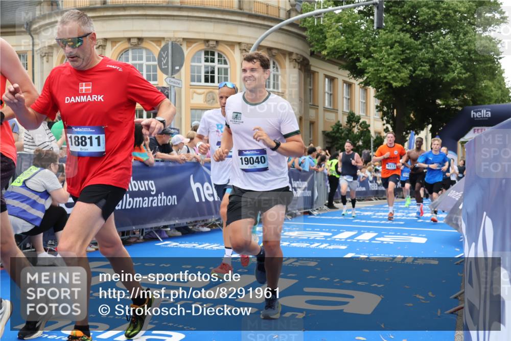 29.06.2025 - hella hamburg halbmarathon Strokosch-Dieckow http://msf.ph/oto/8291961 29.06.2025 10:50:17 Ziel 1119, 4247, 4933, 6795, 7930, 7932, 8899, 8921, 10371, 11607, 12035, 12235, 12949, 13609, 13690, 14034, 15620, 16000, 16242, 18499, 18811, 19040 meine-sportfotos.de
