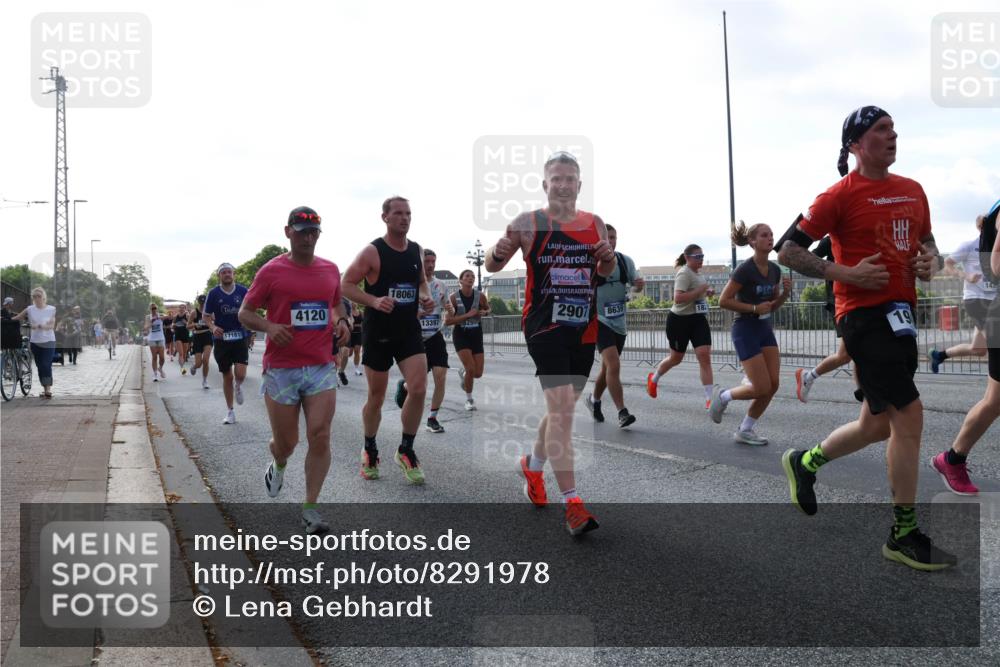 29.06.2025 - hella hamburg halbmarathon Lena Gebhardt http://msf.ph/oto/8291978 29.06.2025 09:58:50 Lombardsbrücke 17181, 4120, 18063, 13397, 25, 2901, 8639, 1285, 1410, 1485, 1715, 1719, 1727, 1946, 1951, 1972, 2029, 2518, 2656, 2840, 2883, 2907, 3037, 3041, 3097, 3334, 3819, 3859, 3952, 4120, 4152, 4167, 5077, 5084, 5259, 5378, 5391, 5721, 5894, 6294, 6399, 6433, 6592, 6629, 6657, 6759, 6877, 7082, 7232, 7369, 7716, 7732, 8068, 8311, 8322, 8393, 8639, 8721, 8798, 8825, 9655, 9727, 9770, 9884, 10488 meine-sportfotos.de