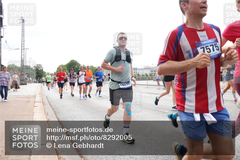 29.06.2025 - hella hamburg halbmarathon Lena Gebhardt http://msf.ph/oto/8292005 29.06.2025 10:36:24 Lombardsbrücke 5809, 5012, 19230, 7575, 169, 1008, 1010, 1036, 1102, 1183, 1224, 1775, 1780, 1835, 2124, 2520, 2870, 3398, 3401, 3404, 3428, 3699, 3741, 3877, 4245, 4326, 4442, 4798, 4937, 5012, 5246, 5427, 5540, 5573, 5666, 5747, 5809, 5919, 6092, 6093, 6184, 6190, 6417, 6667, 6896, 7086, 7111, 7140, 7275, 7575, 7576, 7632, 8356, 8498, 8530, 8581, 8945, 8947, 9115, 9117, 9229, 13265, 15077, 17156, 17807, 18152, 18488 meine-sportfotos.de