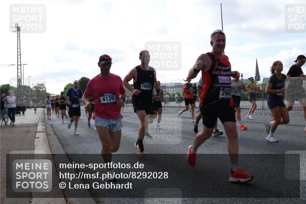 29.06.2025 - hella hamburg halbmarathon Lena Gebhardt http://msf.ph/oto/8292028 29.06.2025 09:58:51 Lombardsbrücke 17181, 4120, 18063, 290, 18208, 11212, 147061, 1285, 1410, 1485, 1715, 1719, 1727, 1946, 1951, 1972, 2029, 2518, 2656, 2741, 2840, 2883, 2907, 2911, 3037, 3041, 3097, 3334, 3819, 3859, 3952, 4120, 4152, 4167, 5077, 5084, 5259, 5378, 5391, 5894, 6294, 6399, 6433, 6592, 6629, 6657, 6759, 6877, 7082, 7232, 7369, 7716, 7732, 8068, 8311, 8322, 8393, 8639, 8721, 8772, 8798, 8825, 9655, 9727, 9770, 9884, 10488 meine-sportfotos.de